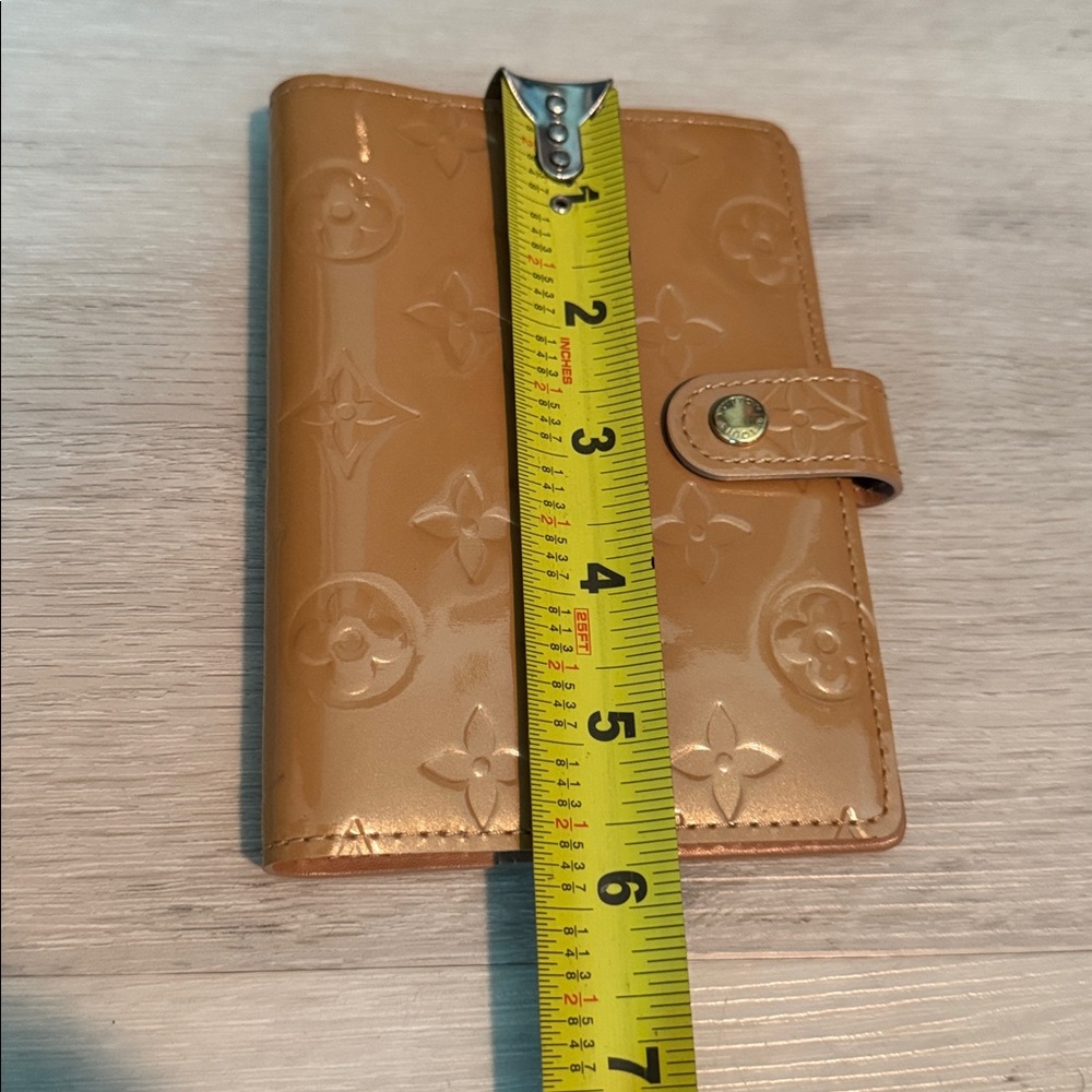 Louis Vuitton Authentic Pre Owned Vernis Agenda/ Passport Holder. - Picture 7 of 8